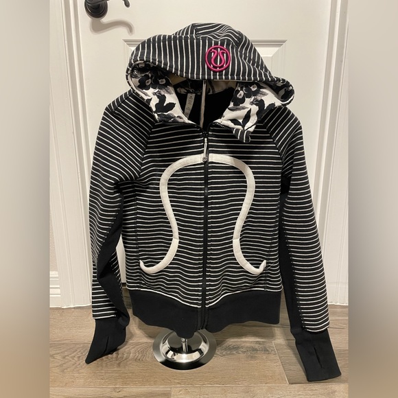 lululemon athletica Jackets & Blazers - Rare Find Lululemon Scuba Hoodie Stretch (Lined Hood)